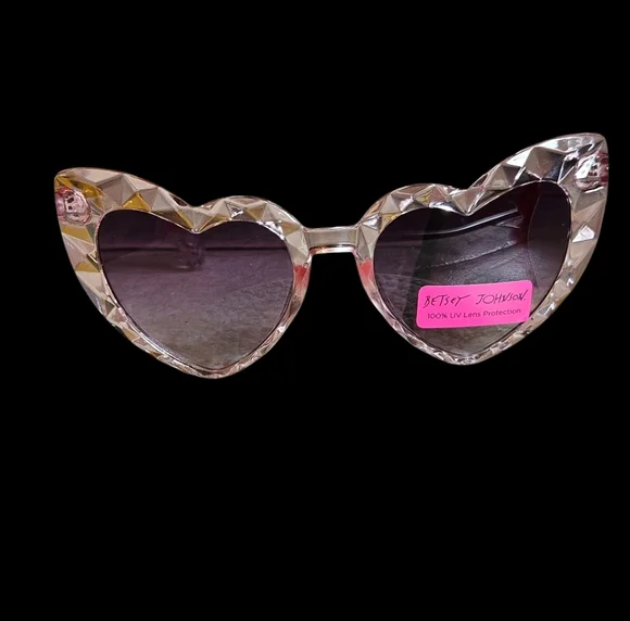 🕶 💕Betsey Johnson Pastel Pink Crystal Frame Heart Sunglasses - NWT - Picture 3 of 7